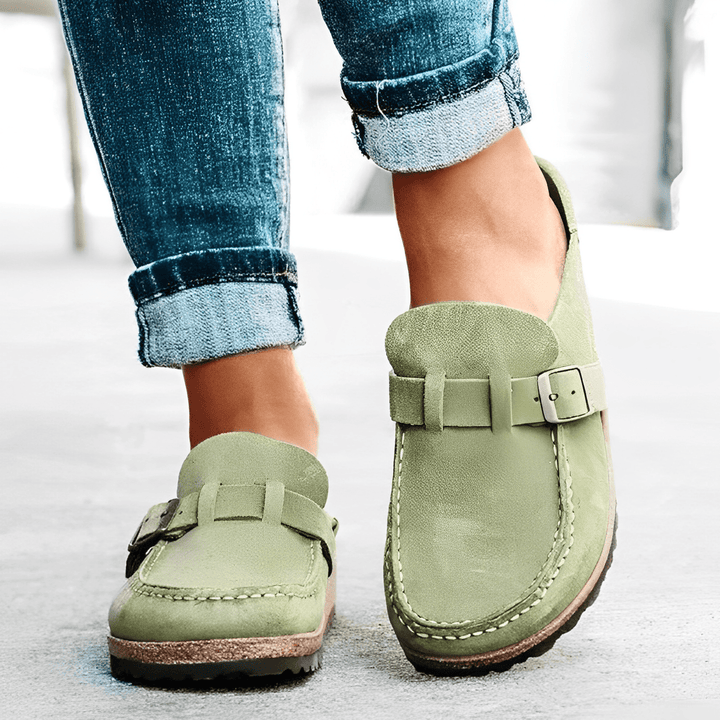 https://cdn.shopify.com/s/files/1/0792/9207/2269/files/brynn-orthopedic-mules-jn239046-jn239046-995982.png?v=1744289659