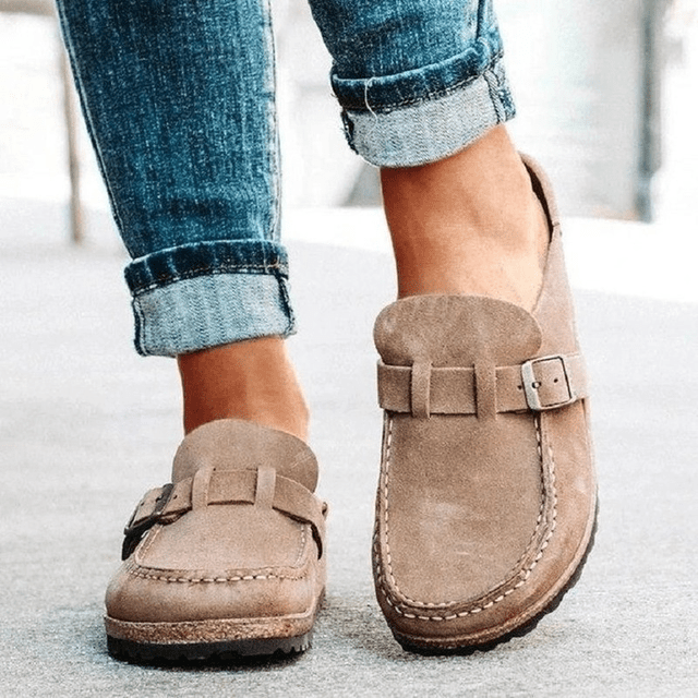 https://cdn.shopify.com/s/files/1/0792/9207/2269/files/brynn-orthopedic-mules-jn239051-jn239051-137505.png?v=1744289658