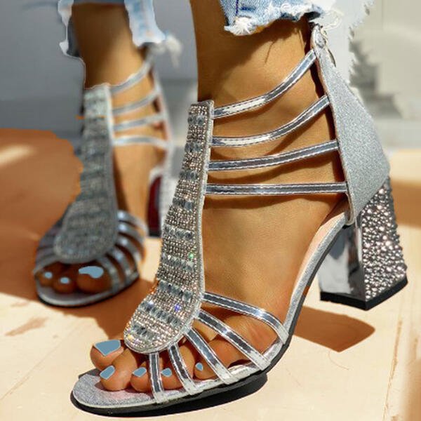https://cdn.shopify.com/s/files/1/0893/1167/4710/files/sandales-blaze-glow-nouvelle-collection-523678.jpg?v=1745070465