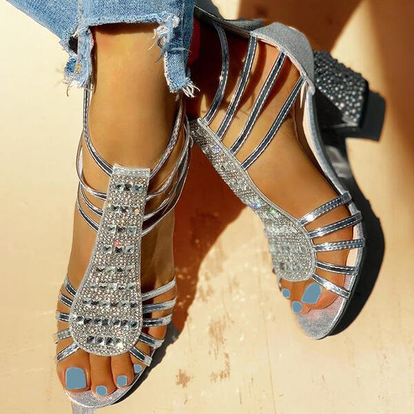 https://cdn.shopify.com/s/files/1/0893/1167/4710/files/sandales-blaze-glow-nouvelle-collection-840893.jpg?v=1745070461