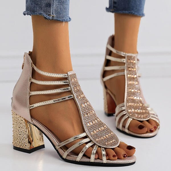 https://cdn.shopify.com/s/files/1/0893/1167/4710/files/sandales-blaze-glow-nouvelle-collection-932114.jpg?v=1745070462